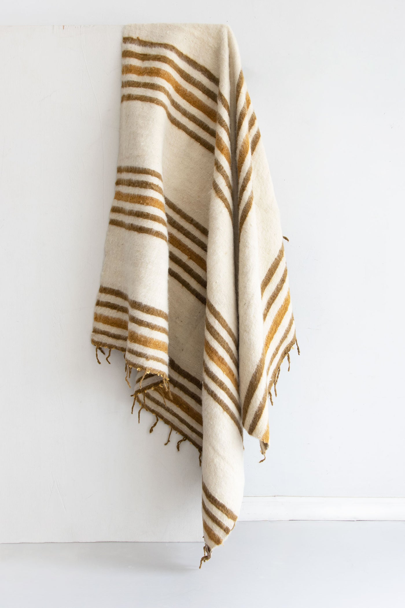 Modern Momo Blanket - throw